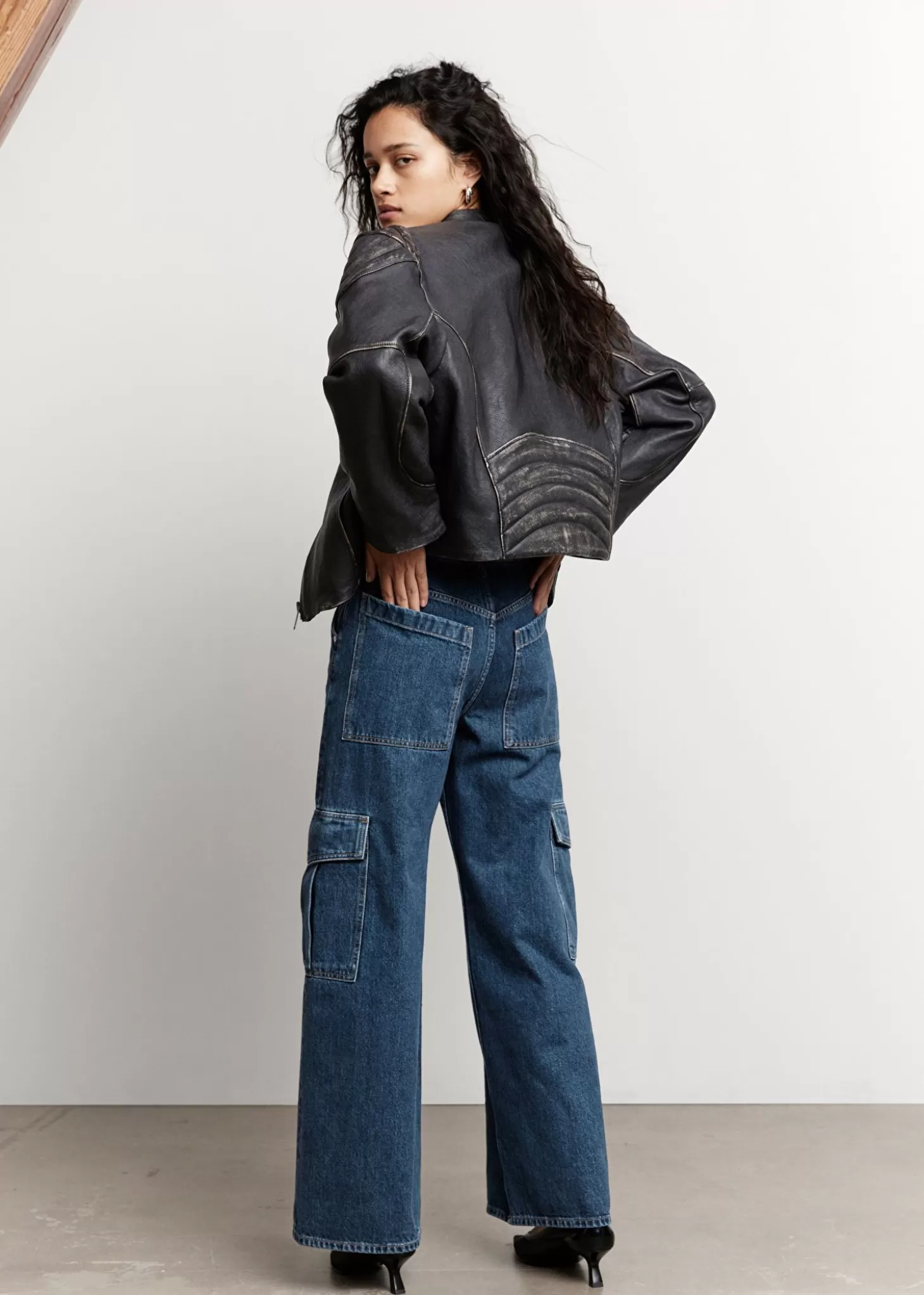 Denim*& Other Stories Avslappede Cargo Jeans Morke Bla