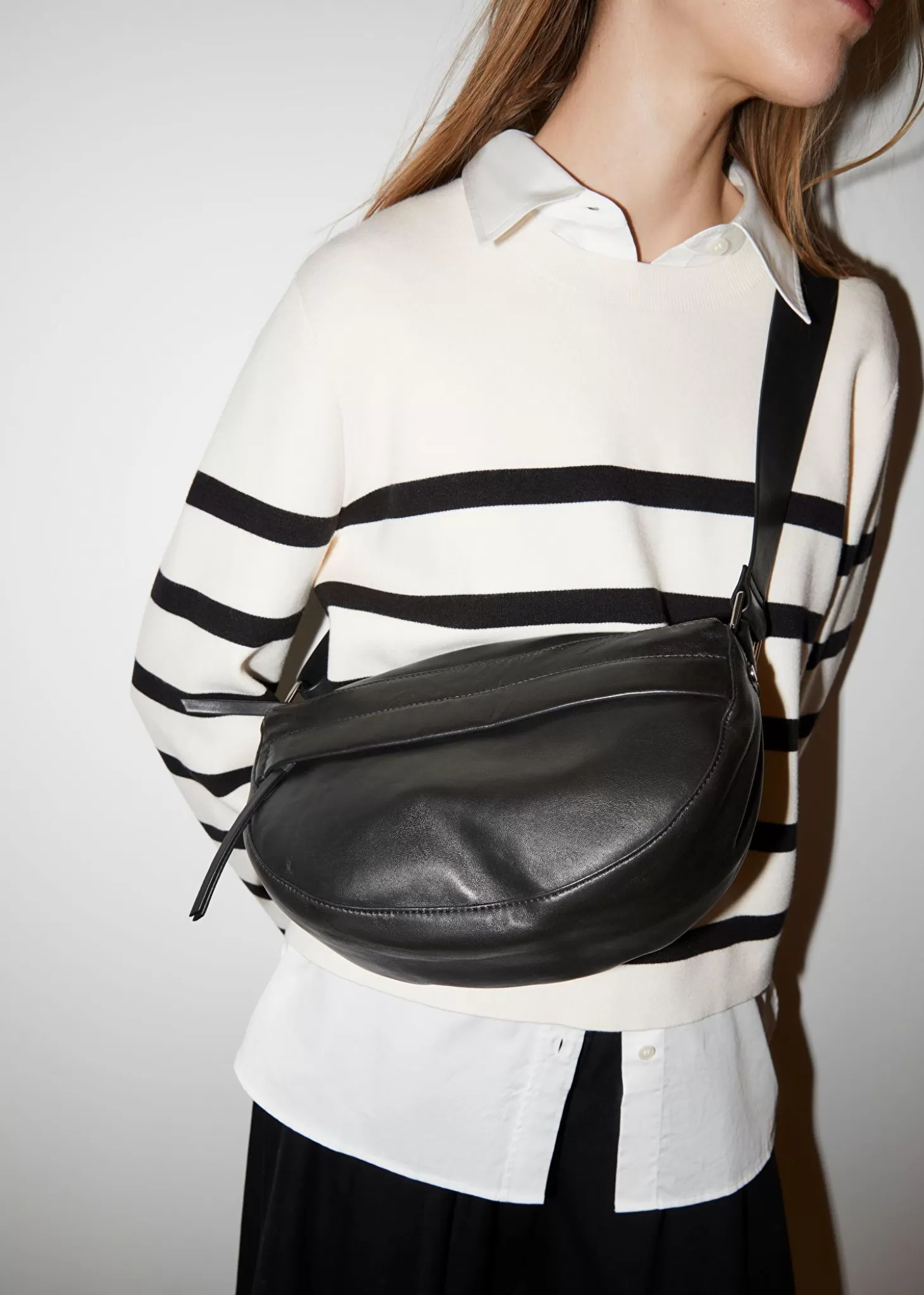 Vesker*& Other Stories Crossbody-Veske I Mykt Skinn Svart